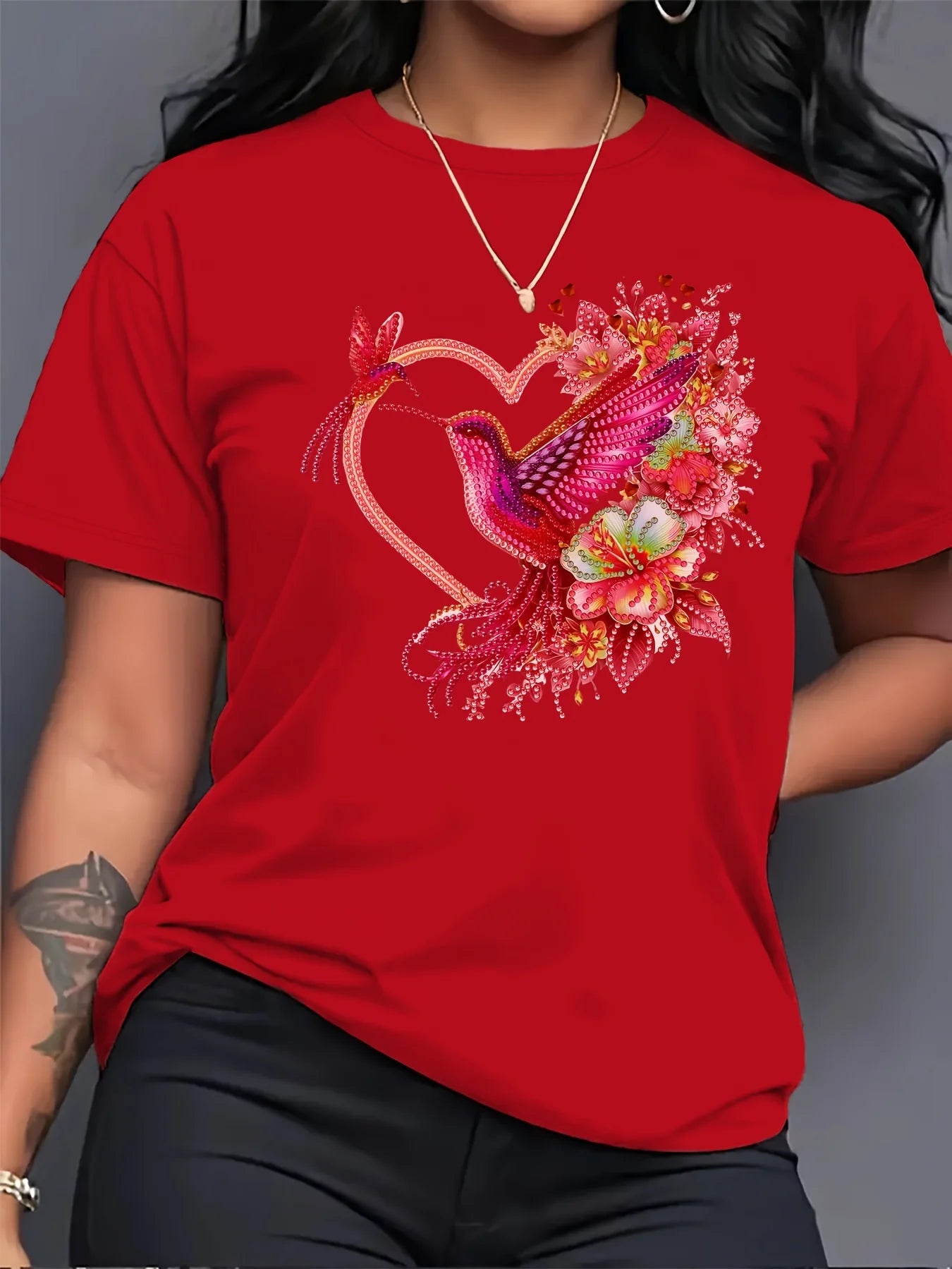 Floral Hummingbird Heart Women’s Tee – Boho Pink Graphic Summer Casual Short Sleeve T-Shirt