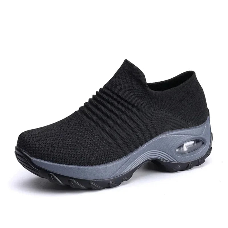 Women’s Breathable Mesh Slip-On Sneakers – Lightweight Casual Running Shoes with Cushioned Rubber Sole (Spring/Autumn)