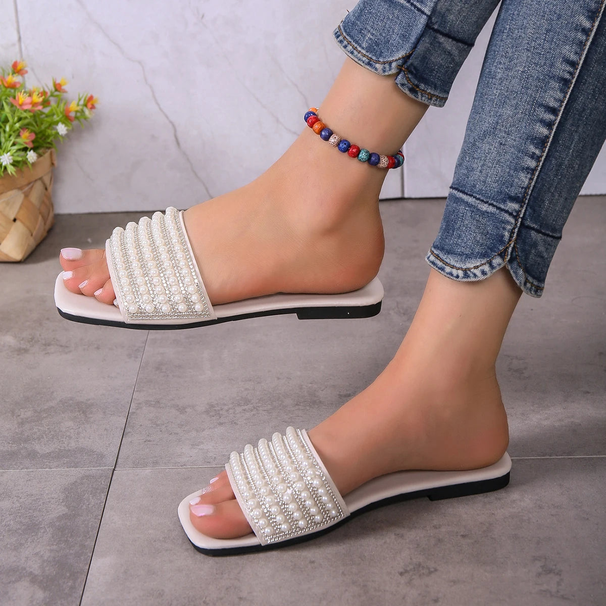 Women’s Flat Gladiator Sandals with Pearl & Rhinestone Decoration – Casual Slip-On Slippers