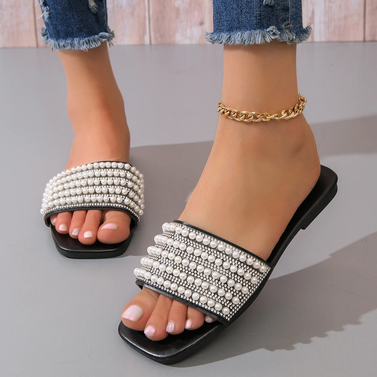 Women’s Flat Gladiator Sandals with Pearl & Rhinestone Decoration – Casual Slip-On Slippers