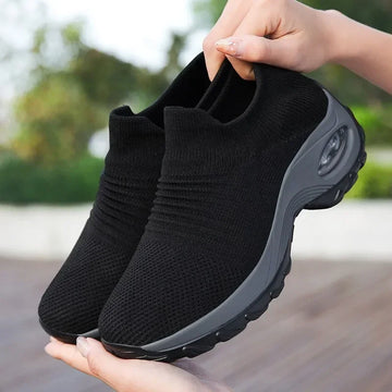 Women’s Breathable Mesh Slip-On Sneakers – Lightweight Casual Running Shoes with Cushioned Rubber Sole (Spring/Autumn)