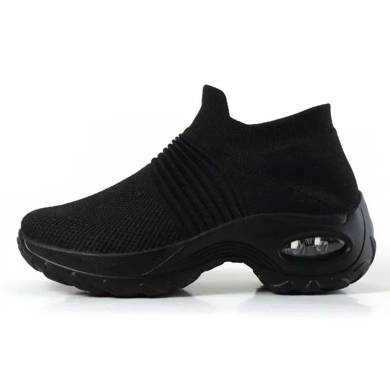 Women’s Breathable Mesh Slip-On Sneakers – Lightweight Casual Running Shoes with Cushioned Rubber Sole (Spring/Autumn)