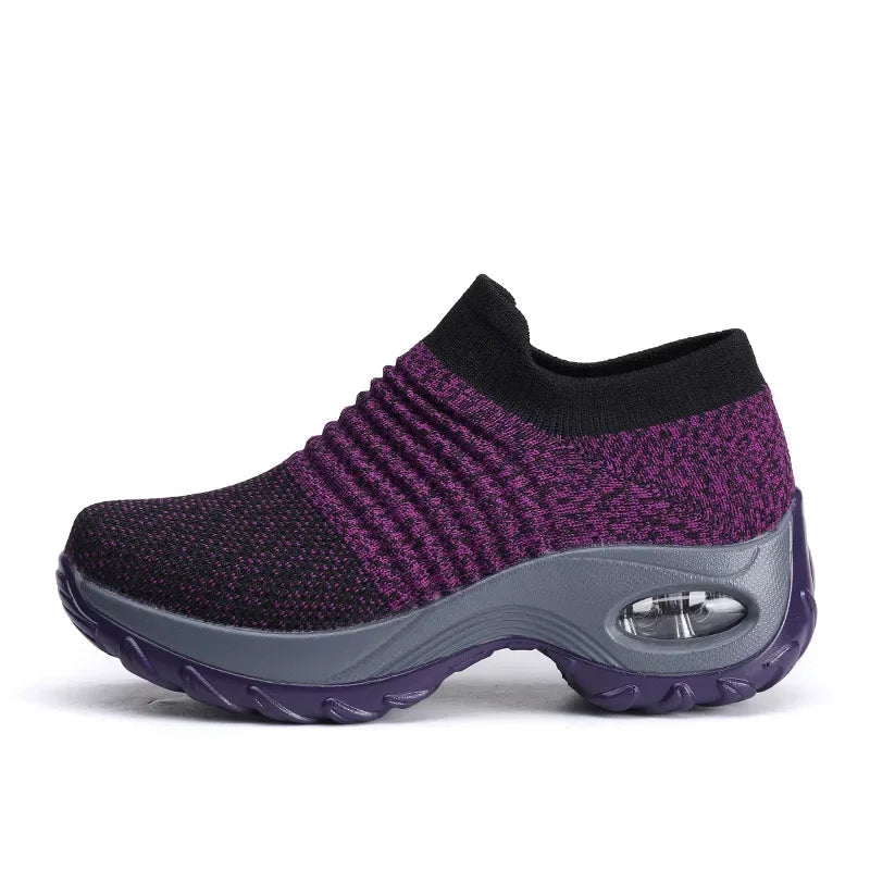 Women’s Breathable Mesh Slip-On Sneakers – Lightweight Casual Running Shoes with Cushioned Rubber Sole (Spring/Autumn)