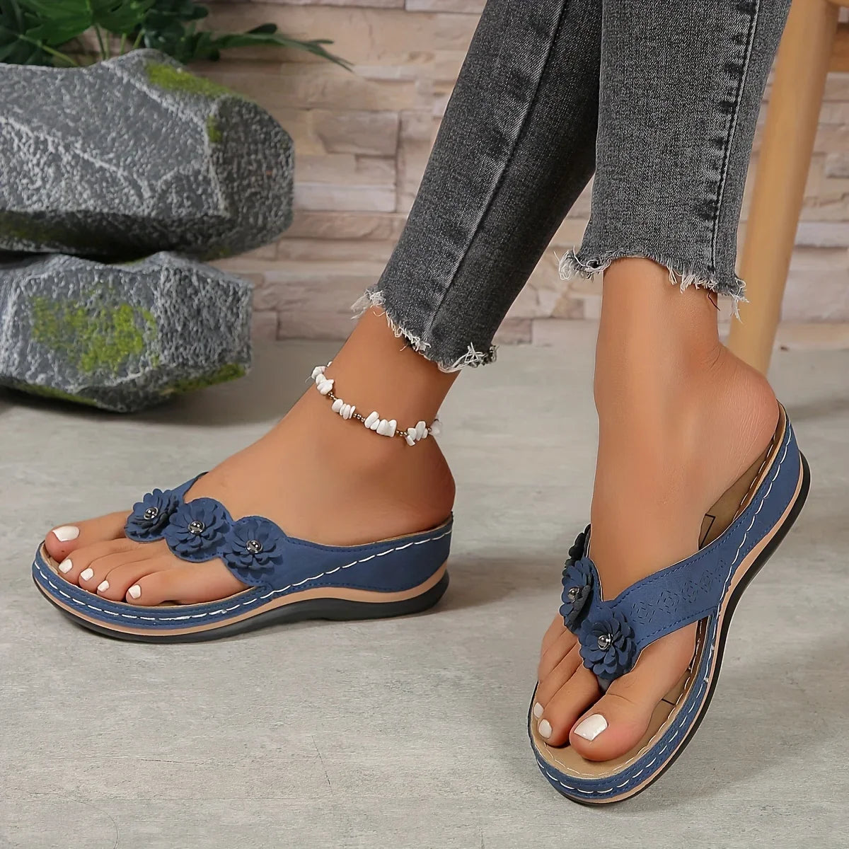 Women’s Floral Beach Flip-Flops – Comfortable Slip-On Wedge Summer Slides, Casual Outdoor Sandals