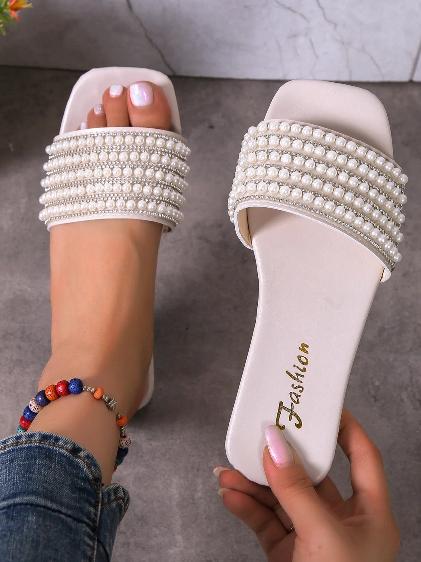 Women’s Flat Gladiator Sandals with Pearl & Rhinestone Decoration – Casual Slip-On Slippers