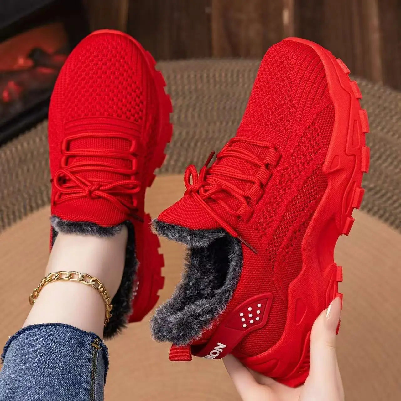 Women’s Winter Sports Shoes – Non-Slip Lace-Up Breathable Mesh Dad Sneakers with Plush Shearling Lining