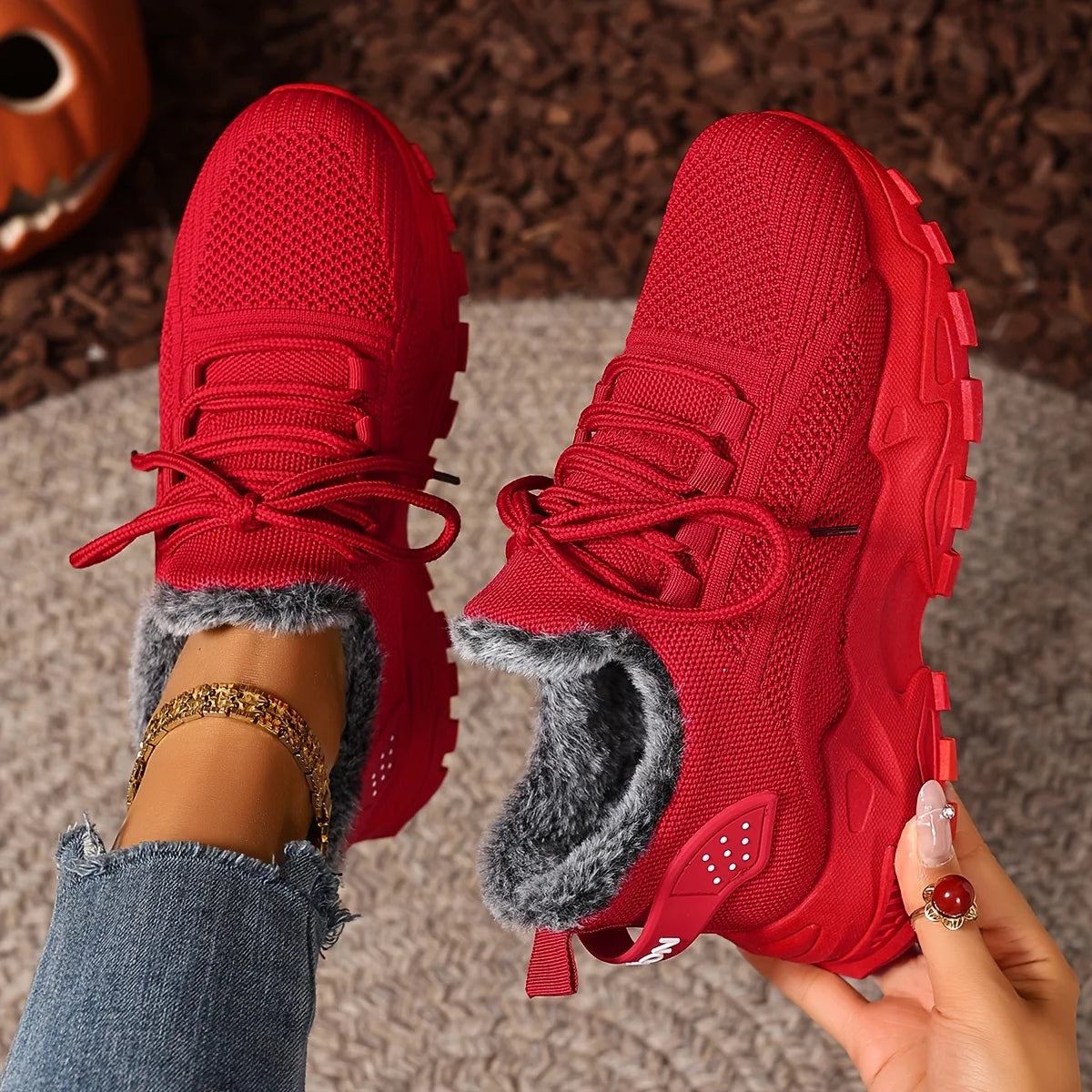 Women’s Winter Warm Non-Slip Sports Shoes – Plush Lined Outdoor Walking Sneakers for Cold Weather Comfort