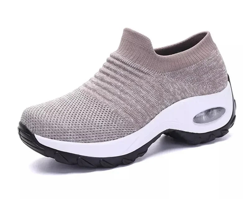 Women’s Breathable Mesh Slip-On Sneakers – Lightweight Casual Running Shoes with Cushioned Rubber Sole (Spring/Autumn)