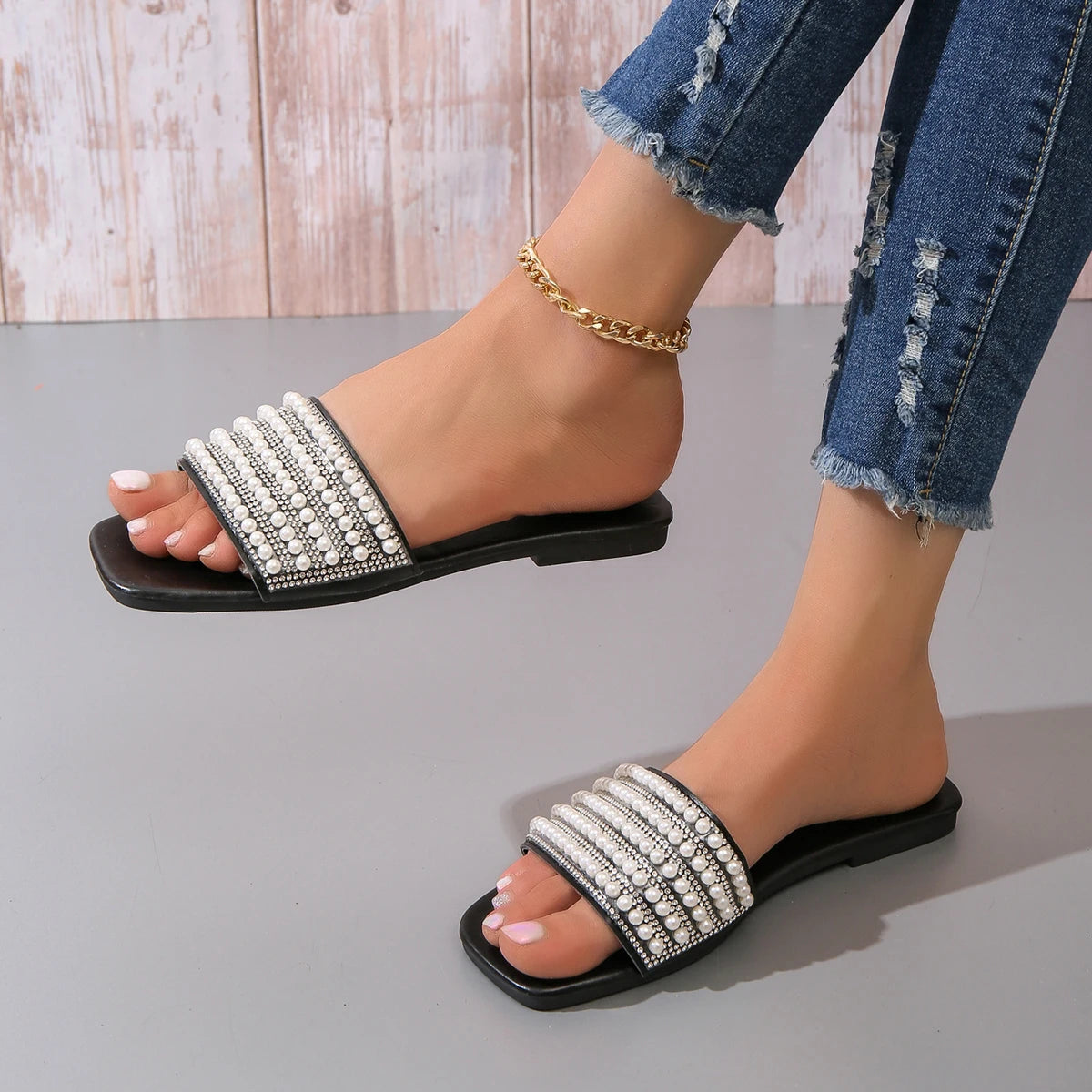 Women’s Flat Gladiator Sandals with Pearl & Rhinestone Decoration – Casual Slip-On Slippers