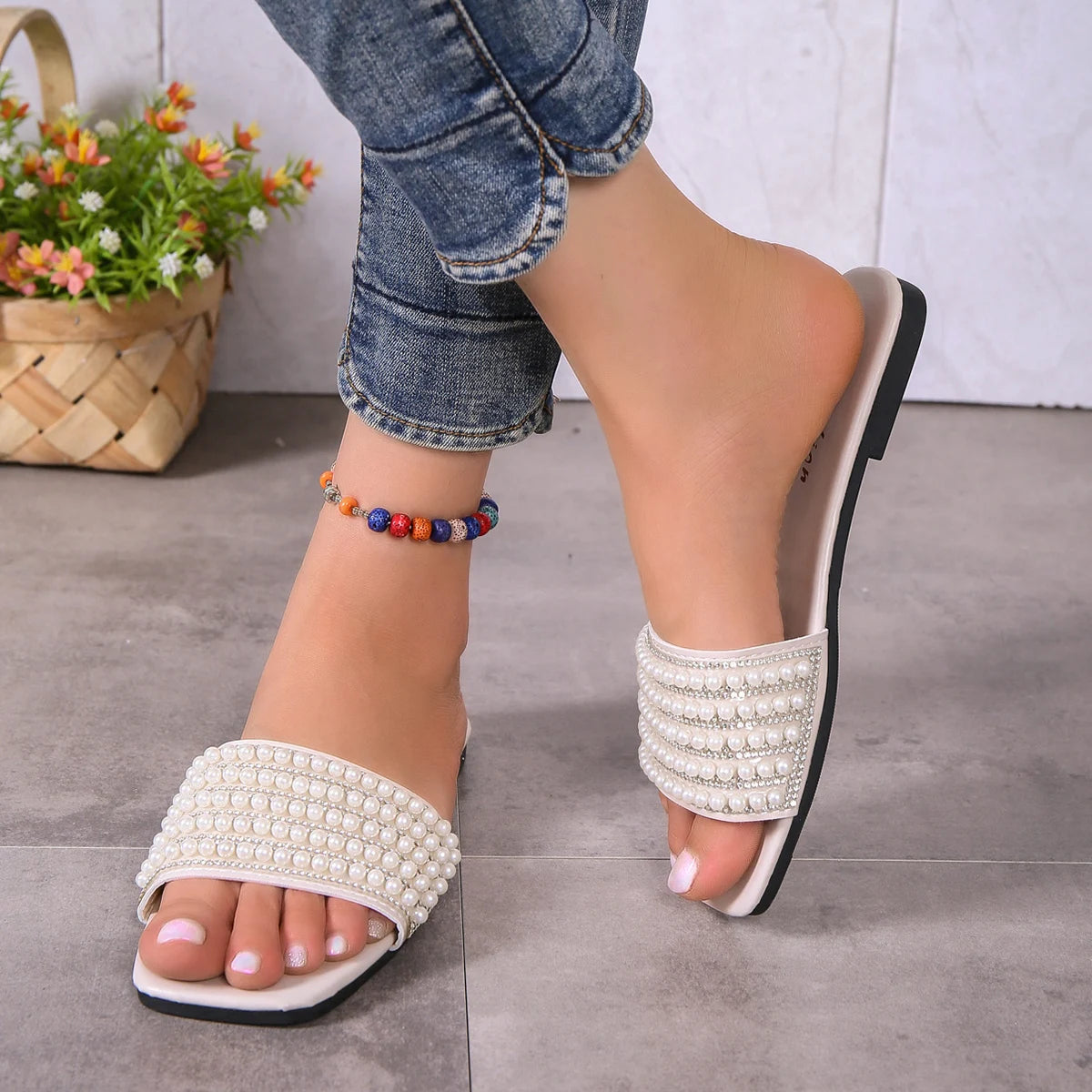 Women’s Flat Gladiator Sandals with Pearl & Rhinestone Decoration – Casual Slip-On Slippers