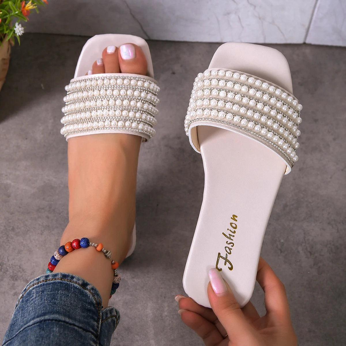 Women’s Flat Gladiator Sandals with Pearl & Rhinestone Decoration – Casual Slip-On Slippers