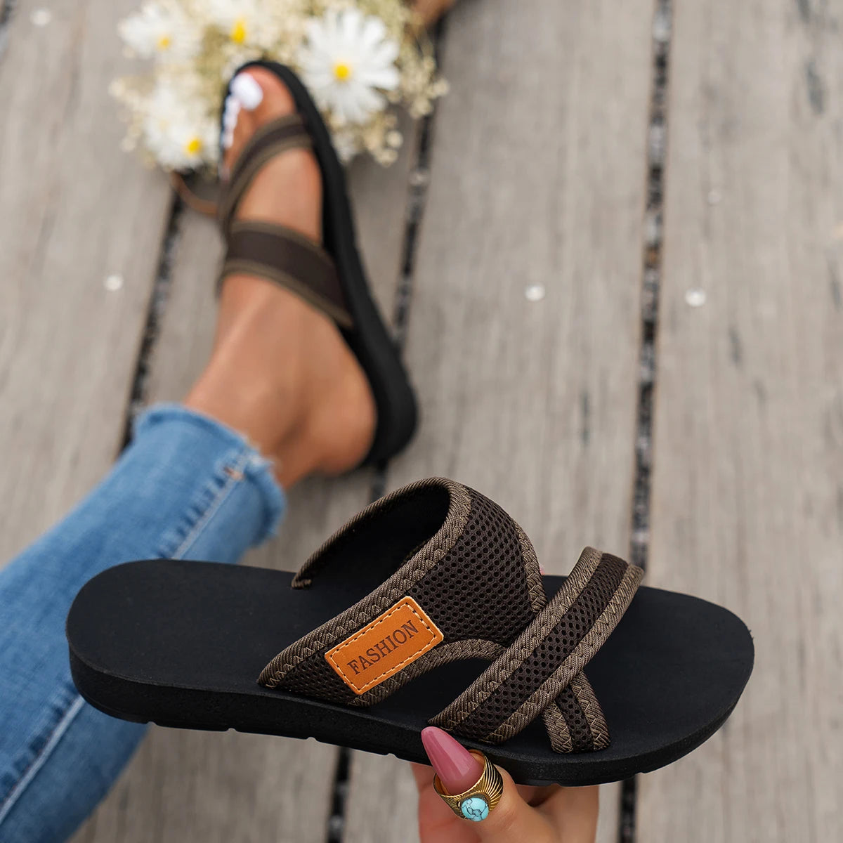 Fashionable Women’s Breathable Mesh Sports Sandals – Comfortable Flat Casual Indoor & Outdoor Wear