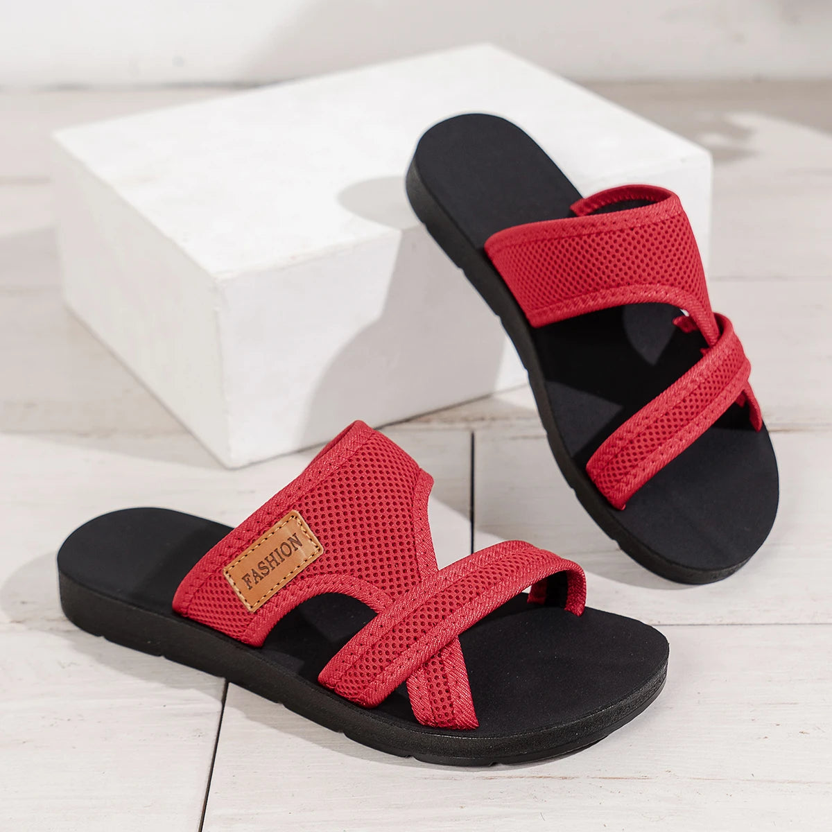 Fashionable Women’s Breathable Mesh Sports Sandals – Comfortable Flat Casual Indoor & Outdoor Wear
