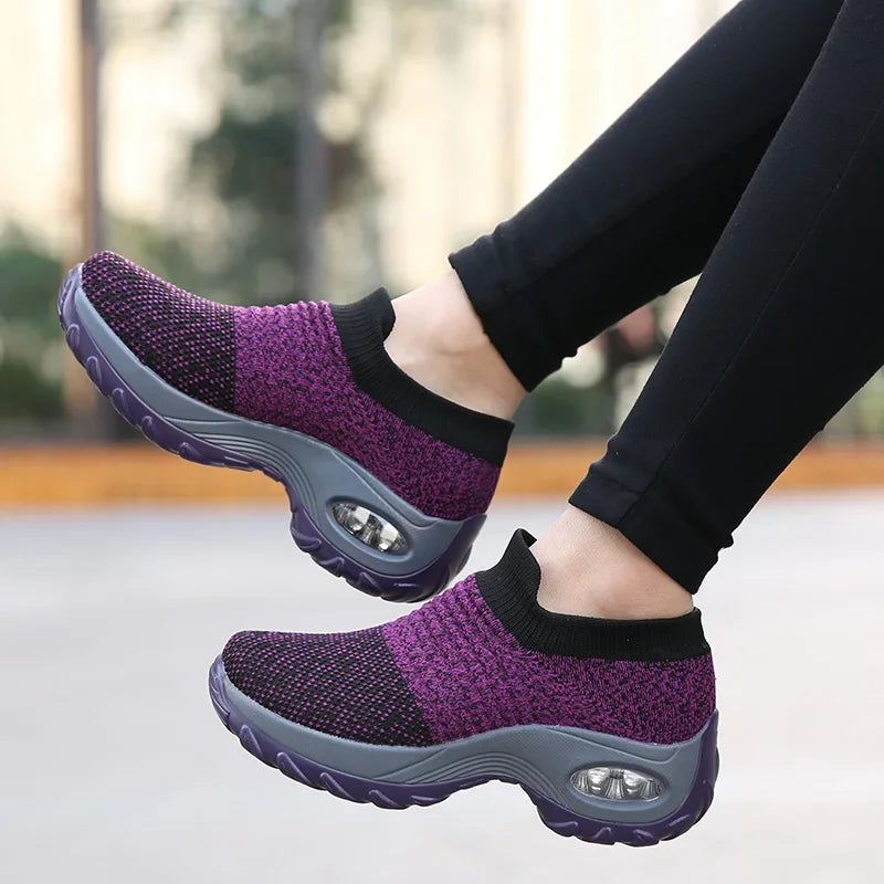 Women’s Breathable Mesh Slip-On Sneakers – Lightweight Casual Running Shoes with Cushioned Rubber Sole (Spring/Autumn)