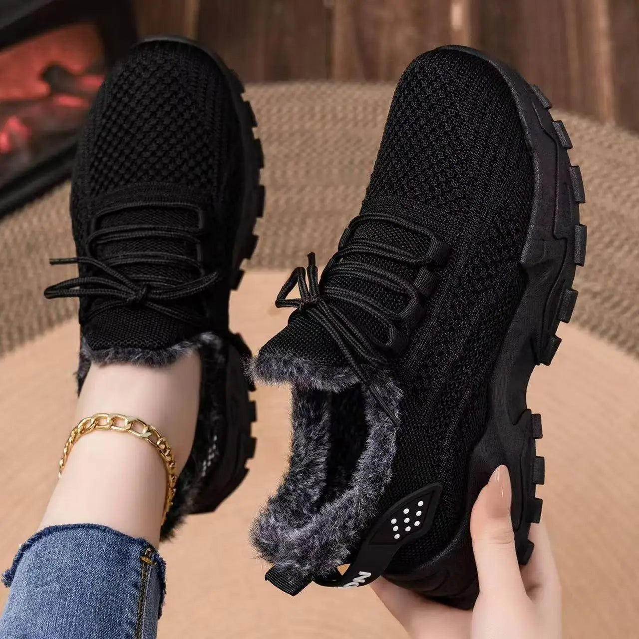 Women’s Winter Sports Shoes – Non-Slip Lace-Up Breathable Mesh Dad Sneakers with Plush Shearling Lining