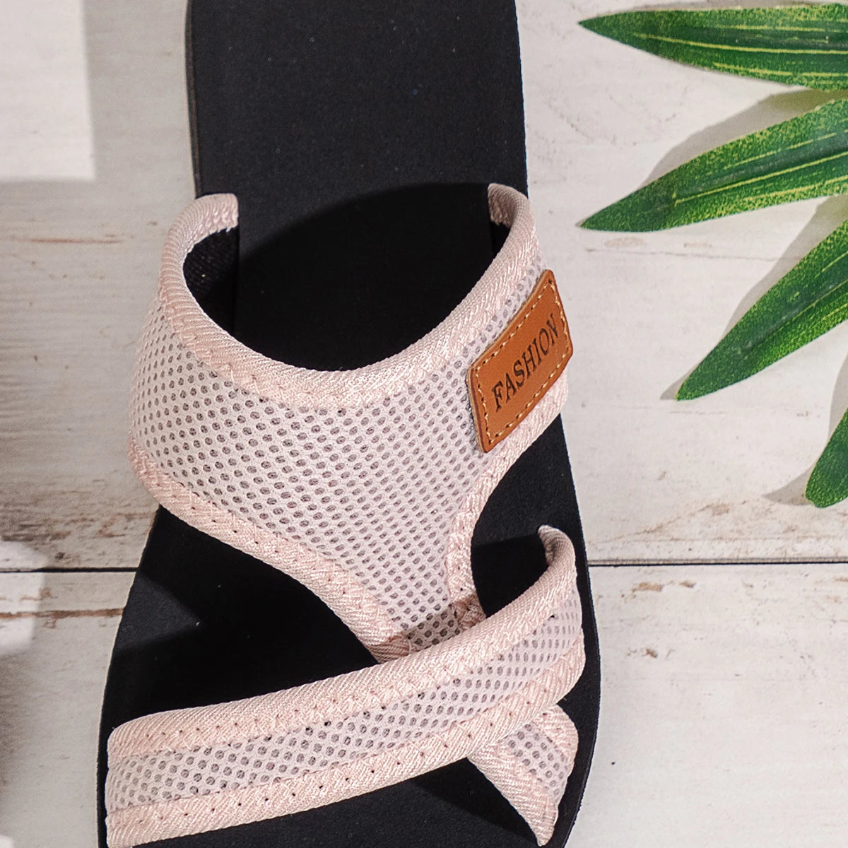 Fashionable Women’s Breathable Mesh Sports Sandals – Comfortable Flat Casual Indoor & Outdoor Wear
